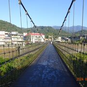 朝八時前に十分駅に到着。この吊り橋に来てみました。