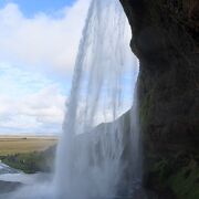 近くのグリューブラブーイも必見