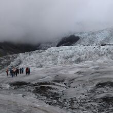 氷河上をハイキング
