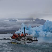 ヨークルスアゥルロゥン氷河湖のボート ツアー