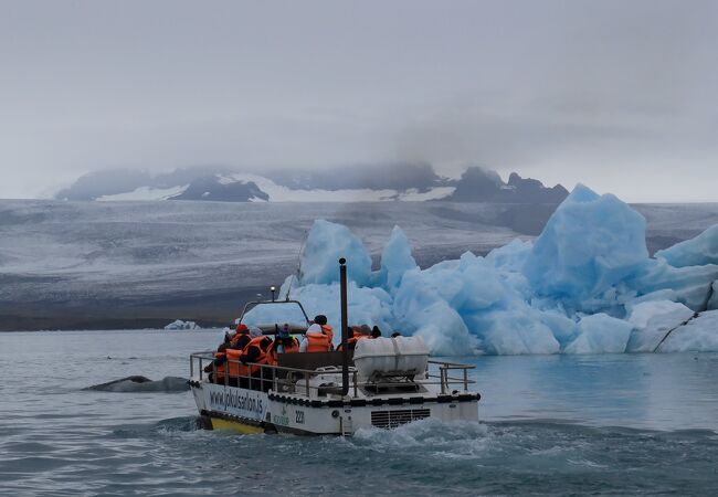 ヨークルスアゥルロゥン氷河湖のボート ツアー