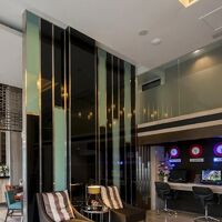 右奥エレベーター前にPCあり