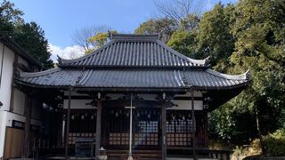 聖徳太子の創建と伝わるお寺です。塔頭が４寺ありました。