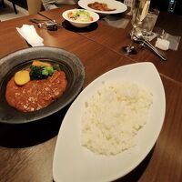 夕食もレストランで食べました。