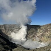 火口が間近で見られる