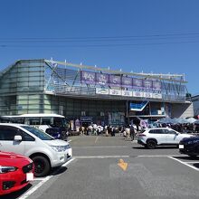松島さかな市場と駐車場