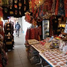 お店によって品揃えもお値段も違ってきます。