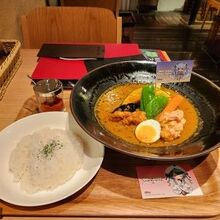 雪ミクコラボメニューのザンギ入りスープカレー