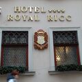 豪華な朝食とヨーロッパらしい内装の四つ星ホテル「ロイヤル・リック」