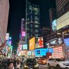日本企業の広告が減りましたが、相変わらず活気があります