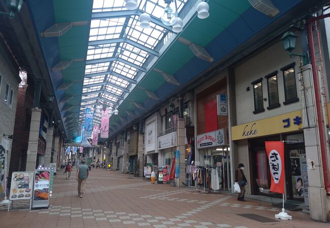 小樽駅至近のアーケード商店街