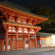 武蔵一宮氷川神社（楼門）ライトアップ