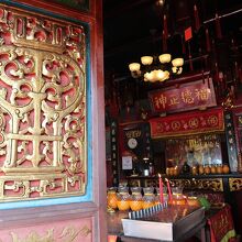 どこを見ても極彩色。