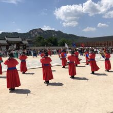 皆さん並んでます