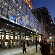 大きなターミナル駅、治安良し