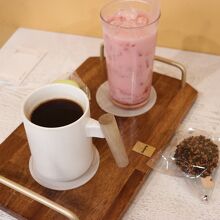 オシャレなカフェもあります