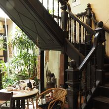 2階への階段