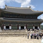 韓国最大の木造建築物で景福宮最大の建物で見どころ！