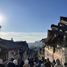 坂を登って振り返るとこの景色