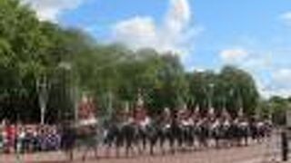 バッキンガム宮殿の衛兵交替式
