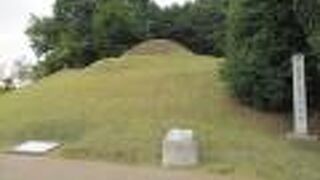 2段になった円墳です