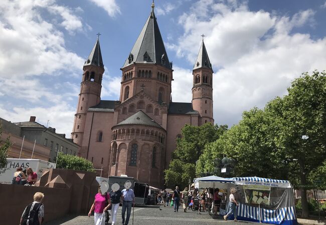 グーテンベルク博物館の前