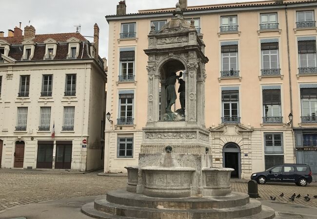 サンジャン大教会の広場にあった泉