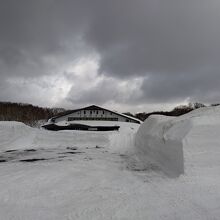 雪中行軍遭難記念像