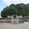 他の天皇陵に比べ訪れる人が多く見られました