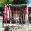 岡寺に向かう坂の途中に建っています