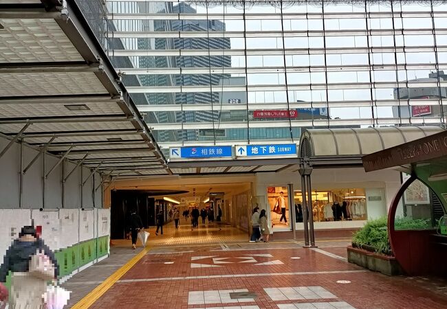 訪問先が横浜市営地下鉄沿線であったため、こちらのショッピングモールを往路復路ともに通り抜けることになりました。