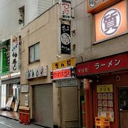 横浜駅西口のモアーズ裏手まで散策したのですが、再開発された駅前とは打って変わって、昔ながらの雰囲気の商店街が残って居ました。