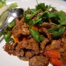 牛肉料理も…、