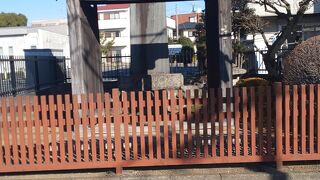 住宅地にぽつんと