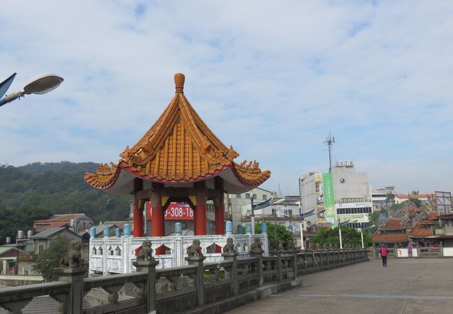 三峡河を渡る・・・