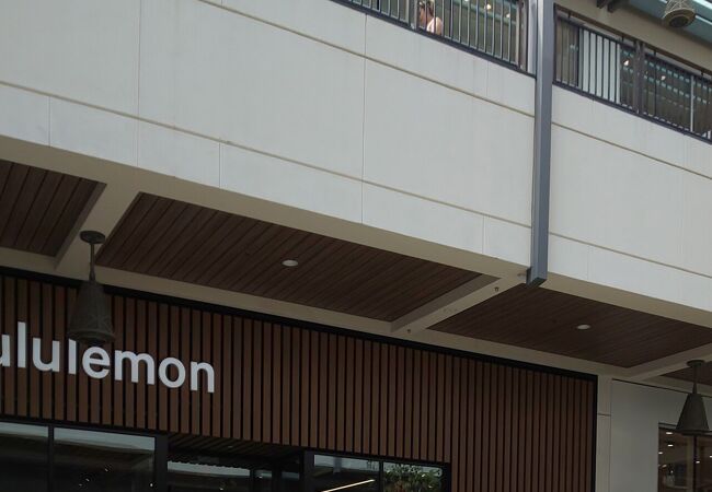 ルル レモン (アラモアナ センター店)