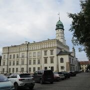 立派な時計塔のある大きな建物で、館内はポーランドの民族衣装や民芸品などが多数展示されていました。