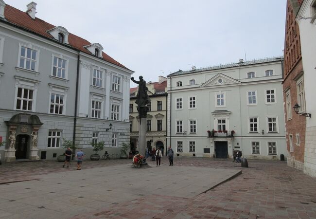 日本の某俳優が「頑張っていこ～」とでも言っているような風貌でユニークでした。