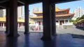 敷地は広く、静かに鑑賞、お参りすることができました。