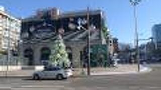 PRADAのロゴが目立つ