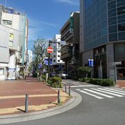 横浜市中区にある近代洋風建築が残る道路