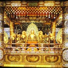 本館に中尊寺展の模造品展示があります