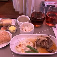 これは国内線ファーストクラスね。