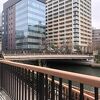 船の通行に配慮した橋脚の高い橋が名前の由来です。