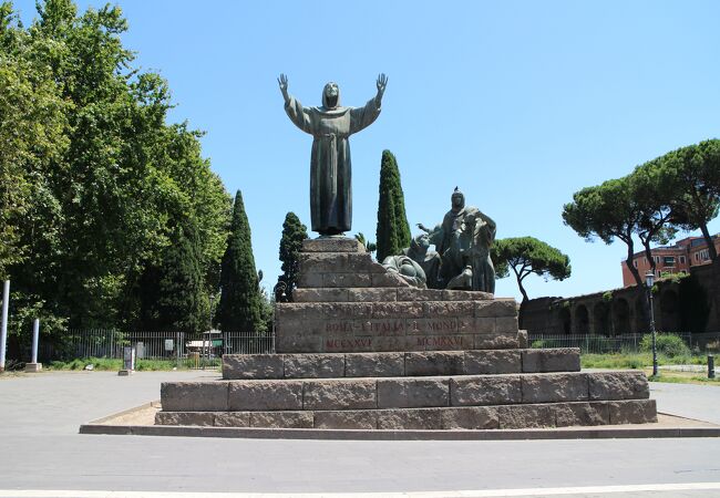 アッシジの聖フランチェスコ像