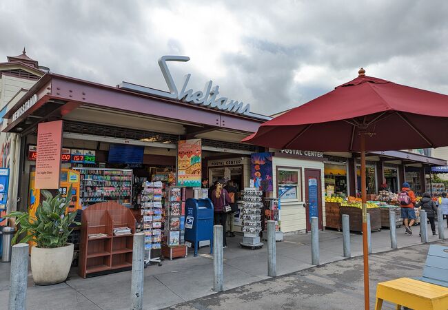 Farmers Market Postal Center ＆ Newsstand