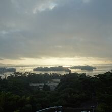 ホテルから見る朝の松島湾