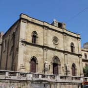ローマ通り沿いの教会
