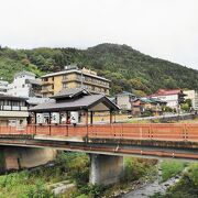 豊富な湯量と泉質