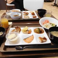 朝食。お惣菜や長崎らしいちゃんぽんもあります。